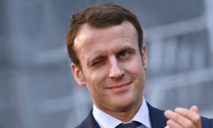 Détrompez vous : Macron gère <span class="caps">TRÈS</span> <span class="caps">BIEN</span> la crise