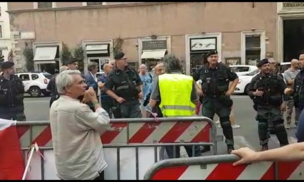 Rome : les Gilets Jaunes de Cannes Victoire 06 sévèrement encadrés par la police