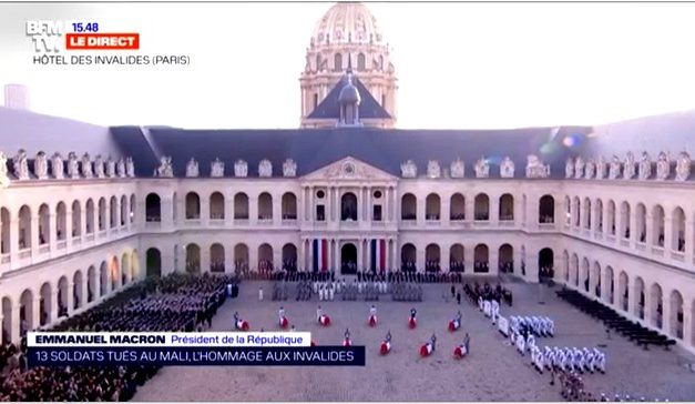 La République vénère les cercueils