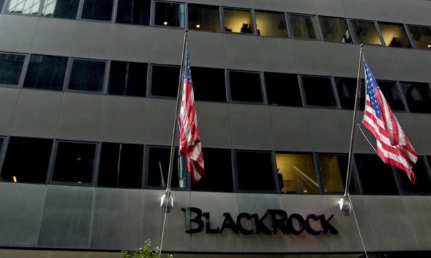 La Légion d’honneur au patron du fonds BlackRock passe mal