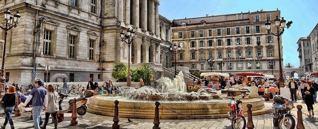 La fontaine de la place du Palais à Nice coule de mauvais jours