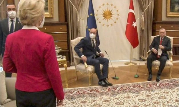 Le sultan, les poltrons et le sofa