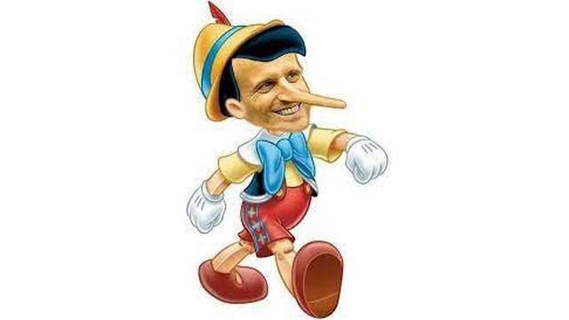 Macron - Pinocchio