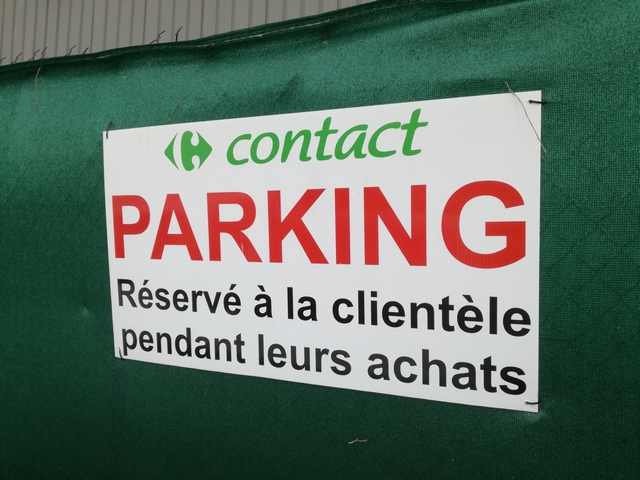 Parking clientèle Carrefour