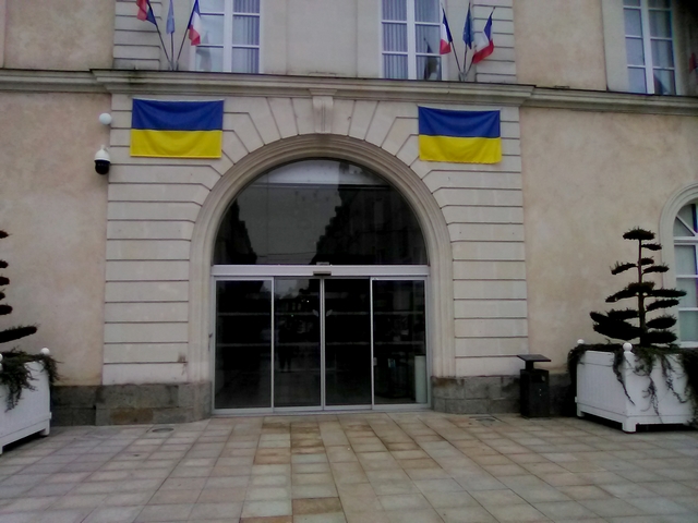 Mairie Chateaubriant - Drapeau Ukraine