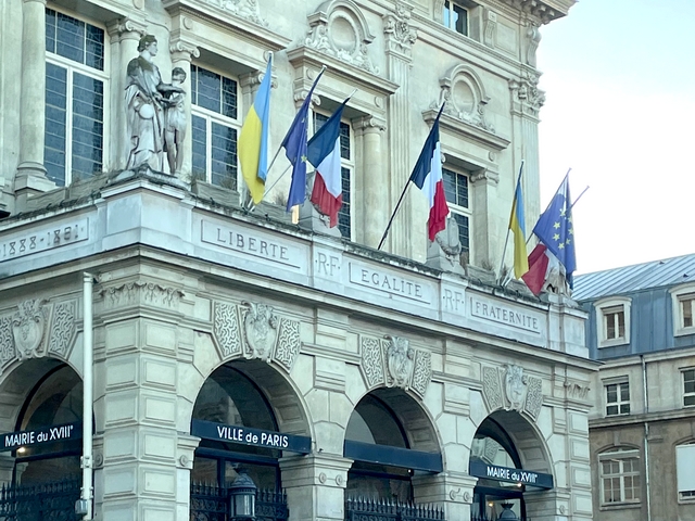 Mairie Paris XVIII - Drapeau Ukraine