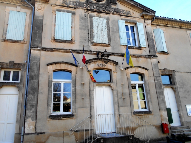 Mairie Saint-Martin-de-la-Brasque - Vaucluse - Drapeau Ukraine