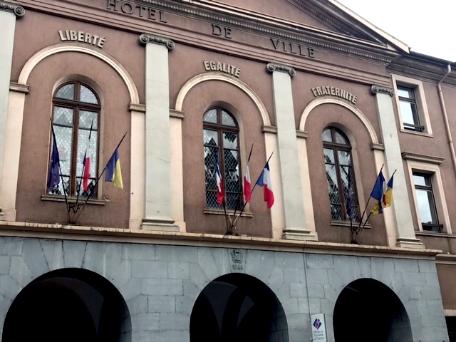 Sallanches - Mairie - Drapeau Ukraine