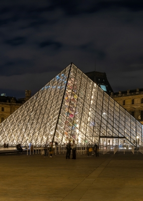 Pyramide Louvre