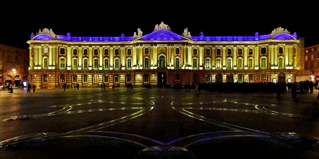 Capitole-Toulouse-Drapeau-Ukraine