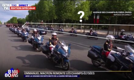Macron fait son numéro devant une salle vide
