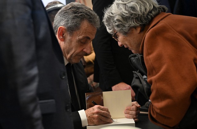 Sarkozy - Dédicace Journal prisonnier