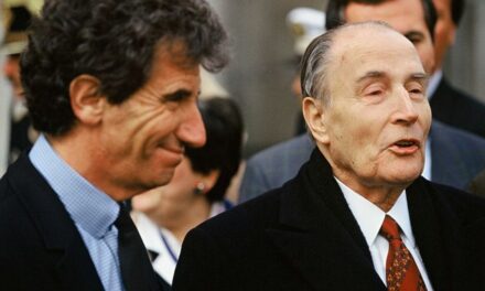 Démission forcée de Jack Lang&nbsp;: la fin de l’ère Mitterrand
