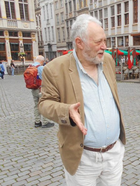 Robert Steuckers sur la Grand-Place de Bruxelles