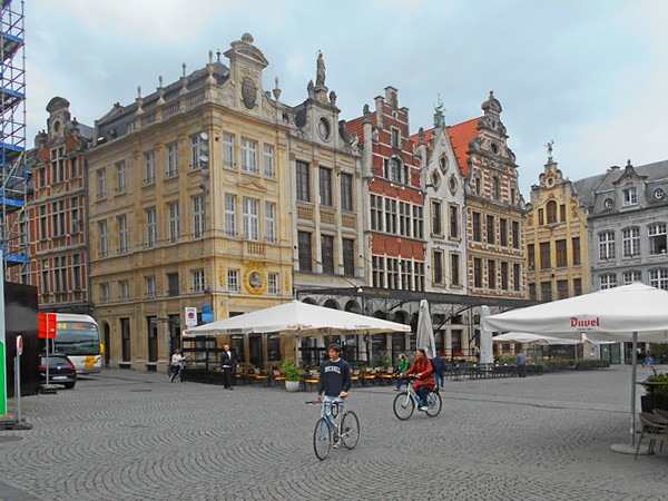 La place de l’hôtel de ville de Louvain